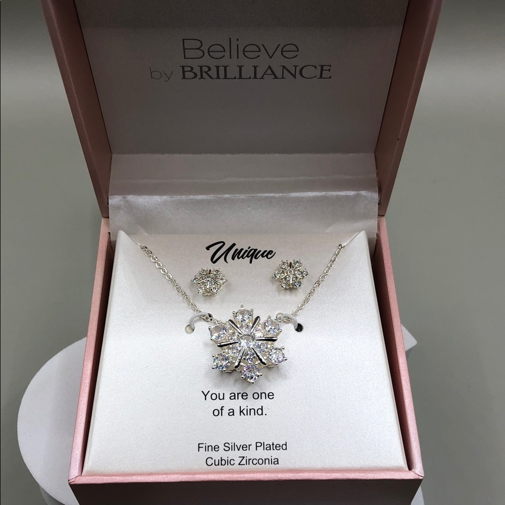 Fine silver plated CZ Snowflake jewelry set necklace earrings dazzling NEW gift.